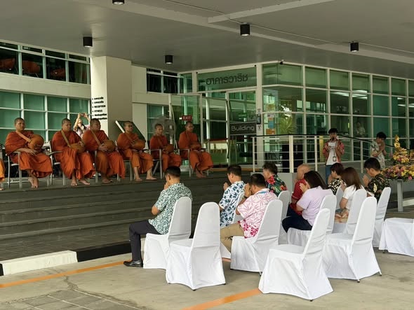 กิจกรรมทำบุญตักบาตรสืบสานประเพณีไทย